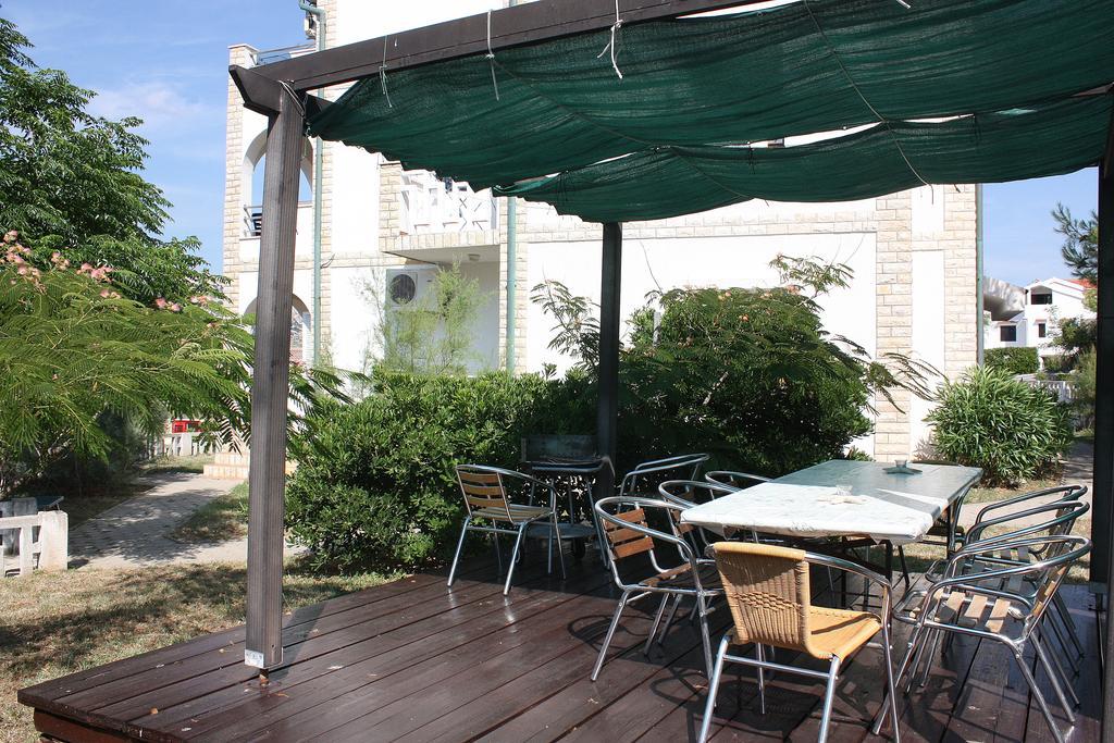 Apartments Tatjana Паг Екстериор снимка