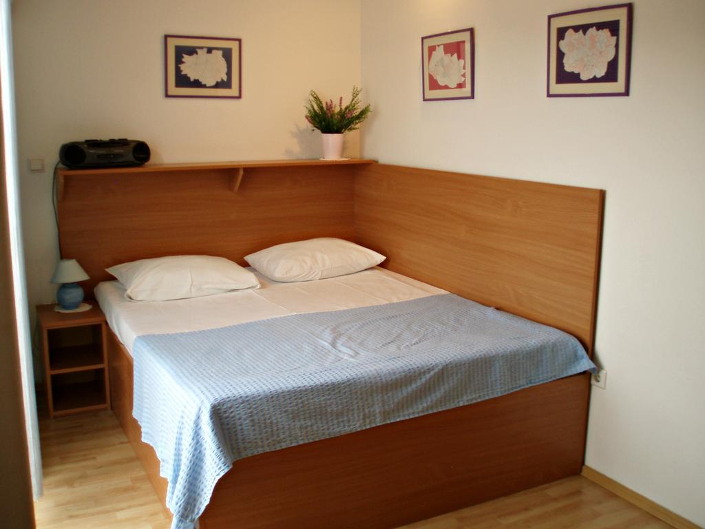 Apartments Tatjana Паг Екстериор снимка