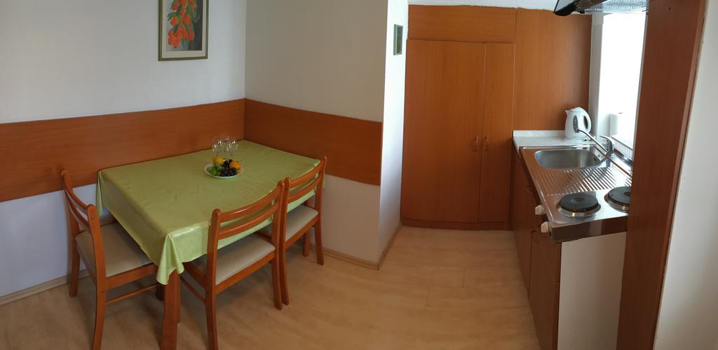 Apartments Tatjana Паг Екстериор снимка