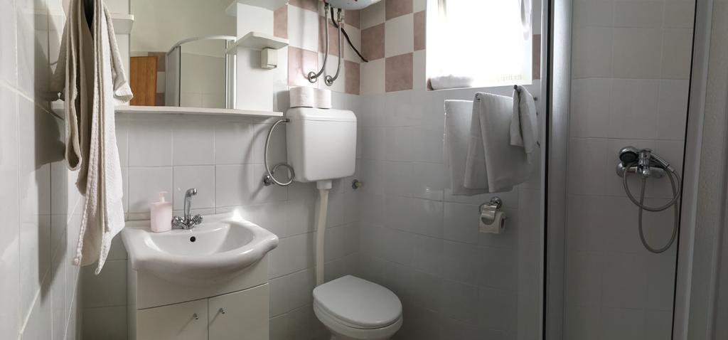 Apartments Tatjana Паг Екстериор снимка