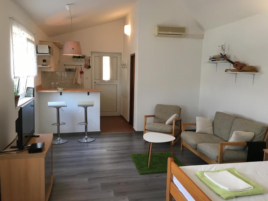 Apartments Tatjana Паг Екстериор снимка