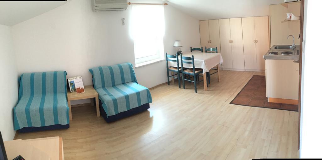 Apartments Tatjana Паг Екстериор снимка