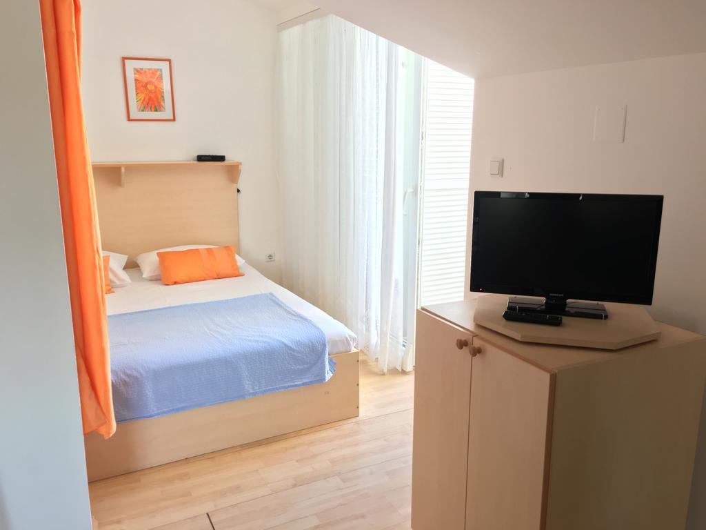 Apartments Tatjana Паг Екстериор снимка