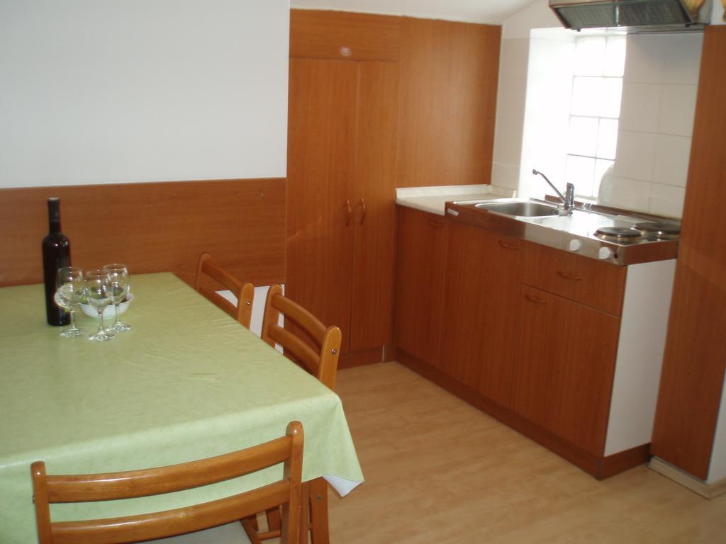 Apartments Tatjana Паг Екстериор снимка