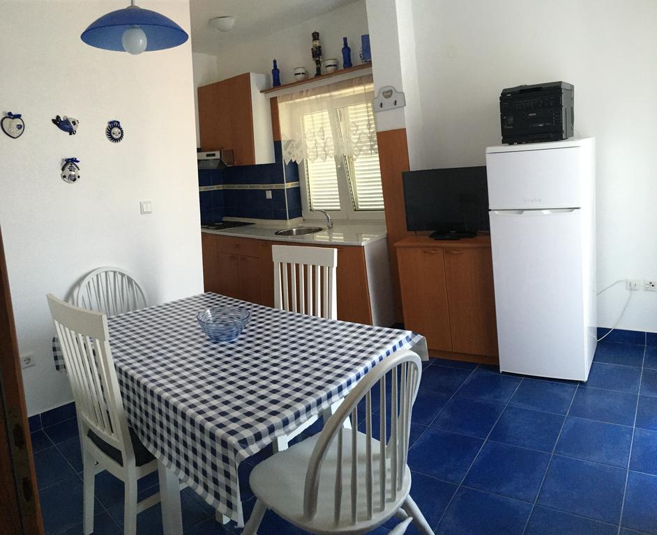Apartments Tatjana Паг Екстериор снимка
