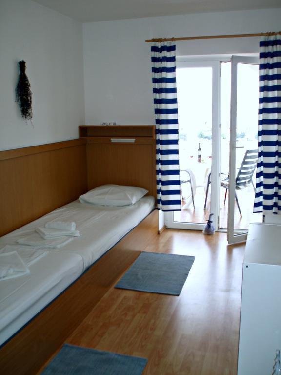 Apartments Tatjana Паг Екстериор снимка
